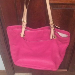 Michael kors pocket book